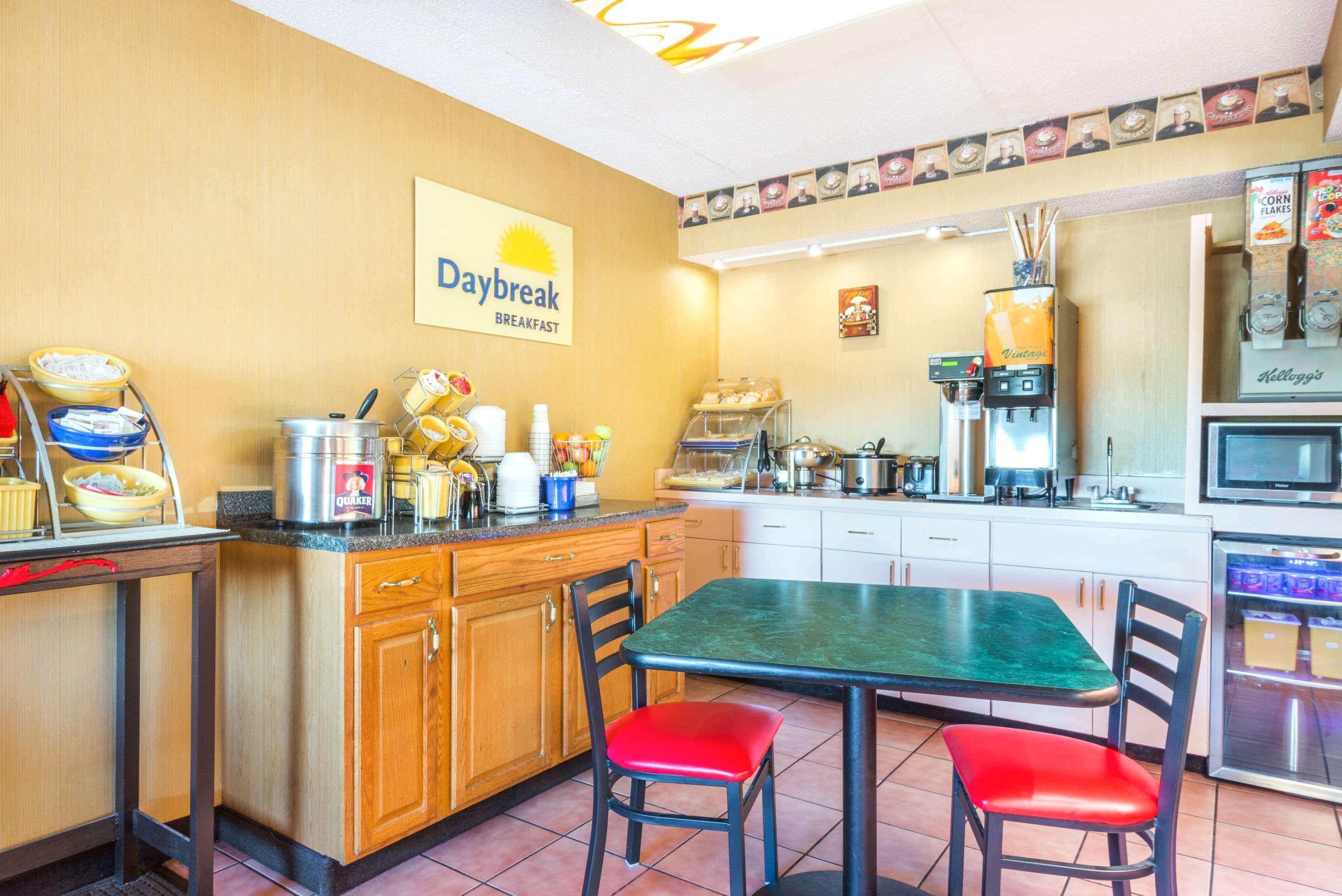 Days Inn By Wyndham Dayton Huber Heights Northeast Εξωτερικό φωτογραφία