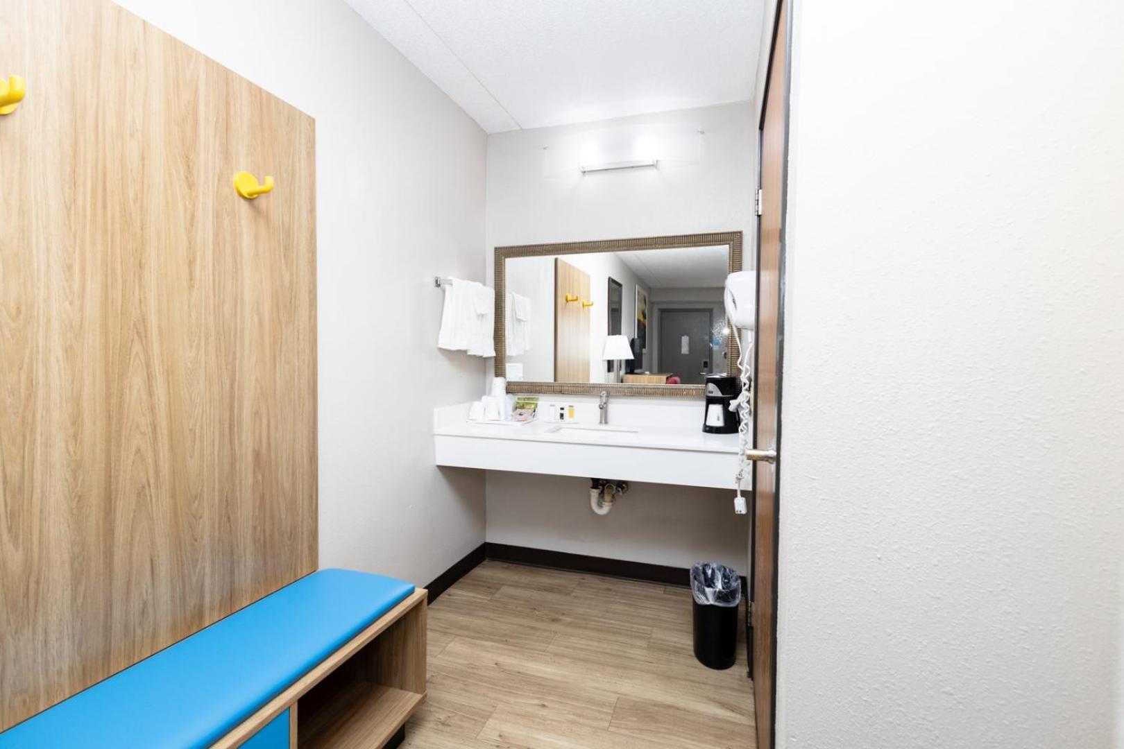Days Inn By Wyndham Dayton Huber Heights Northeast Εξωτερικό φωτογραφία
