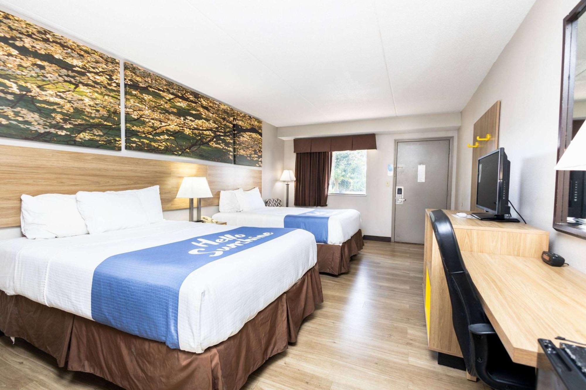 Days Inn By Wyndham Dayton Huber Heights Northeast Εξωτερικό φωτογραφία