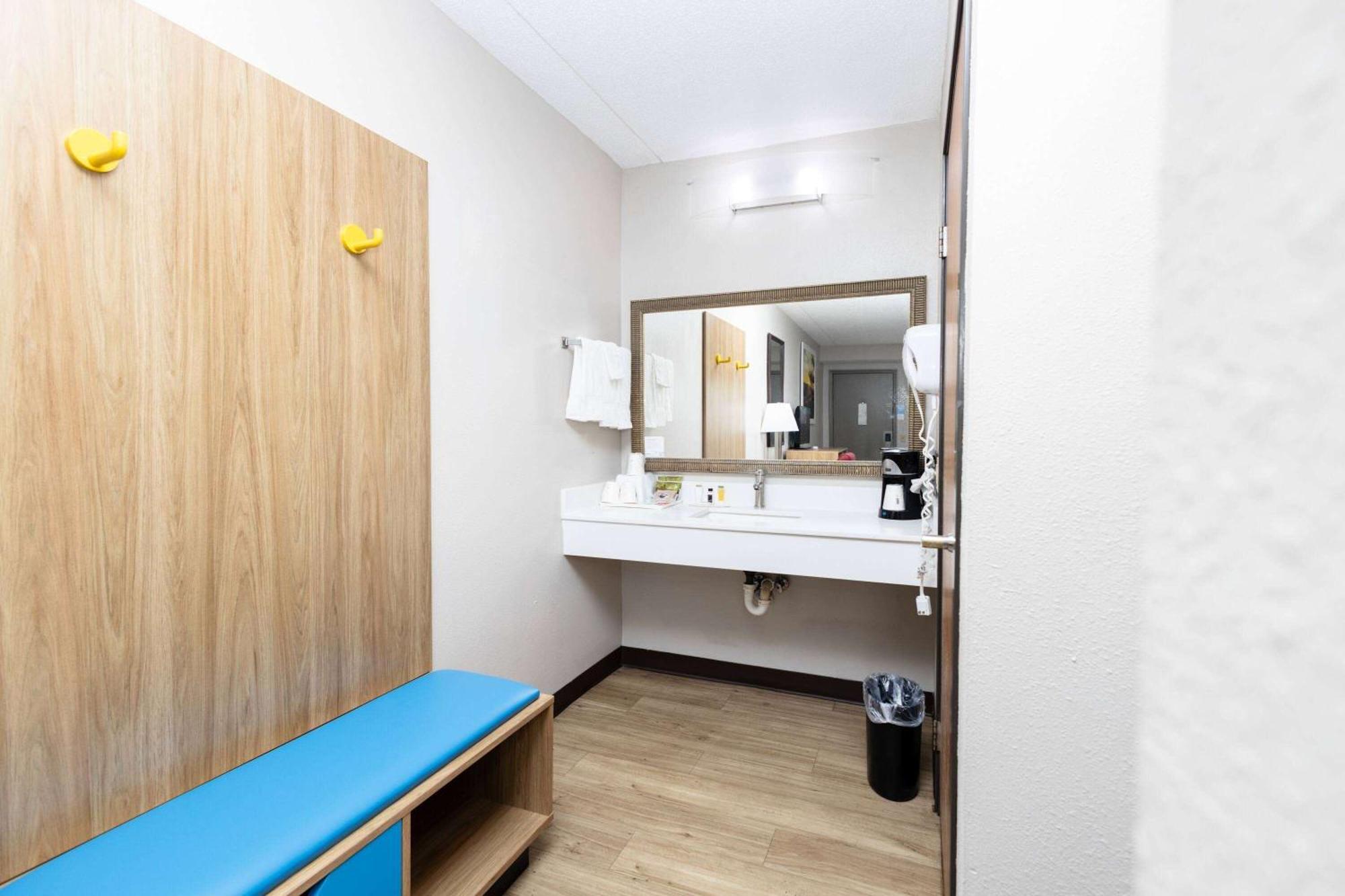 Days Inn By Wyndham Dayton Huber Heights Northeast Εξωτερικό φωτογραφία
