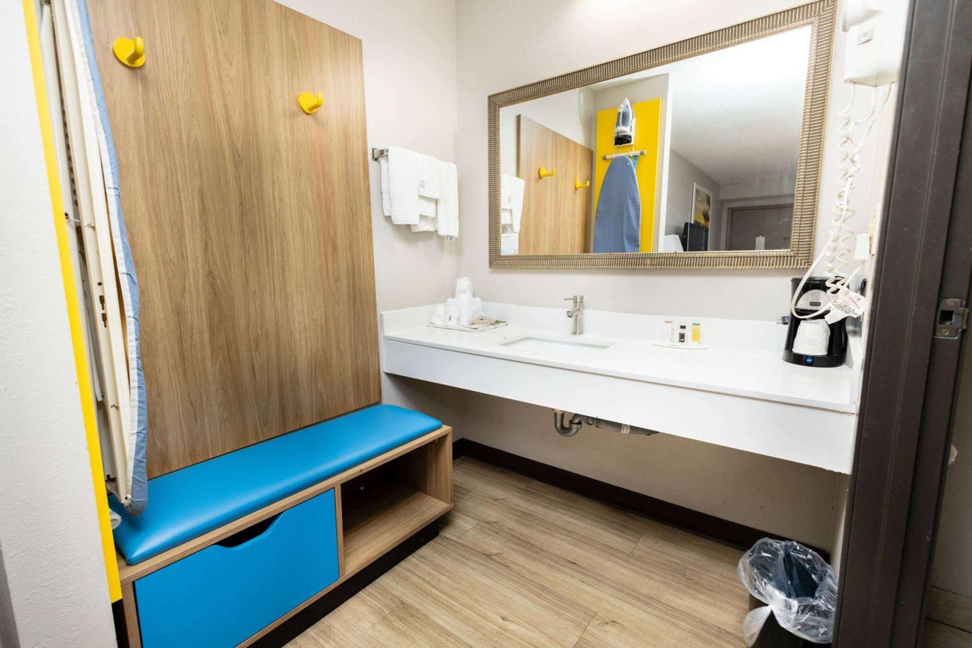 Days Inn By Wyndham Dayton Huber Heights Northeast Εξωτερικό φωτογραφία