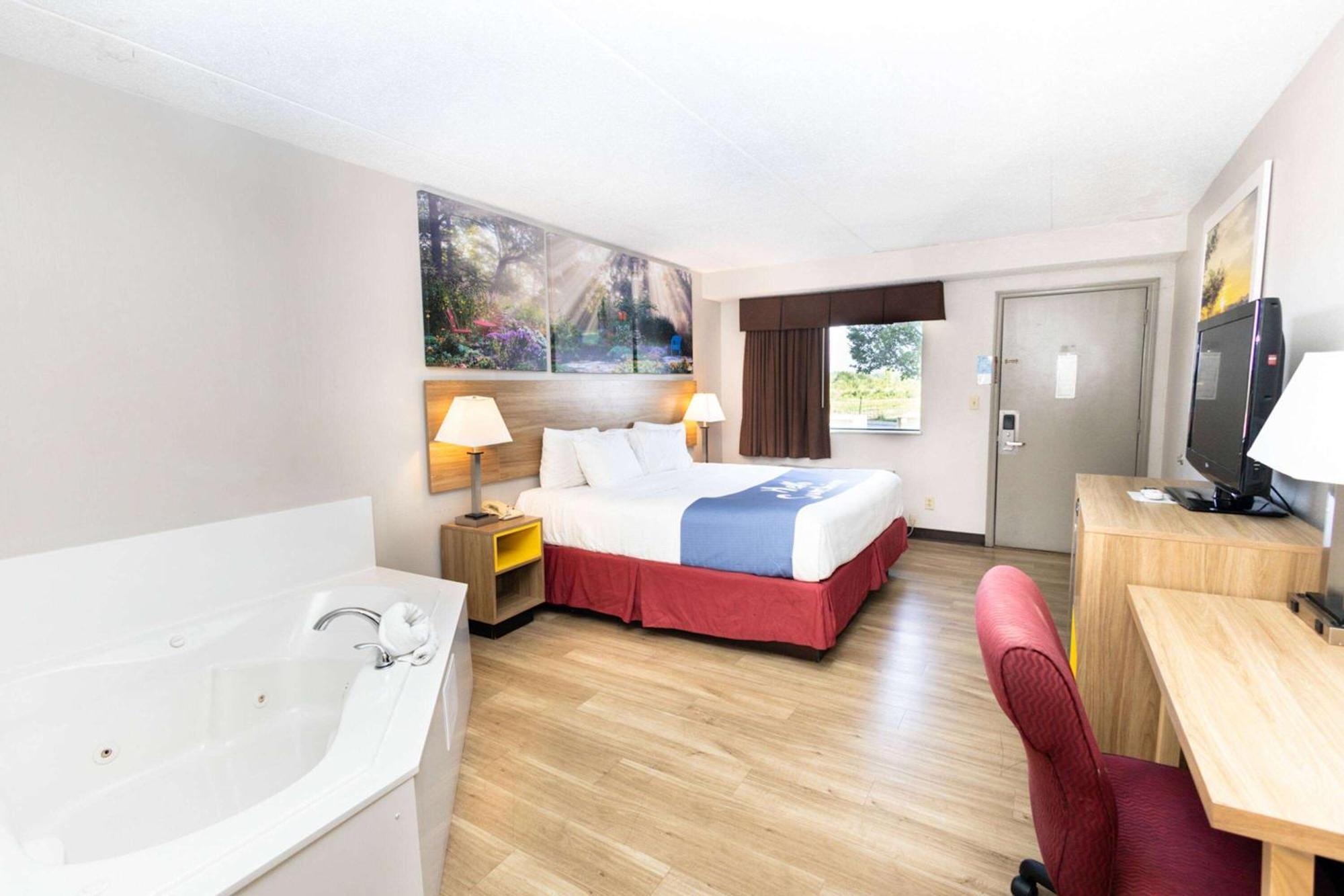 Days Inn By Wyndham Dayton Huber Heights Northeast Εξωτερικό φωτογραφία