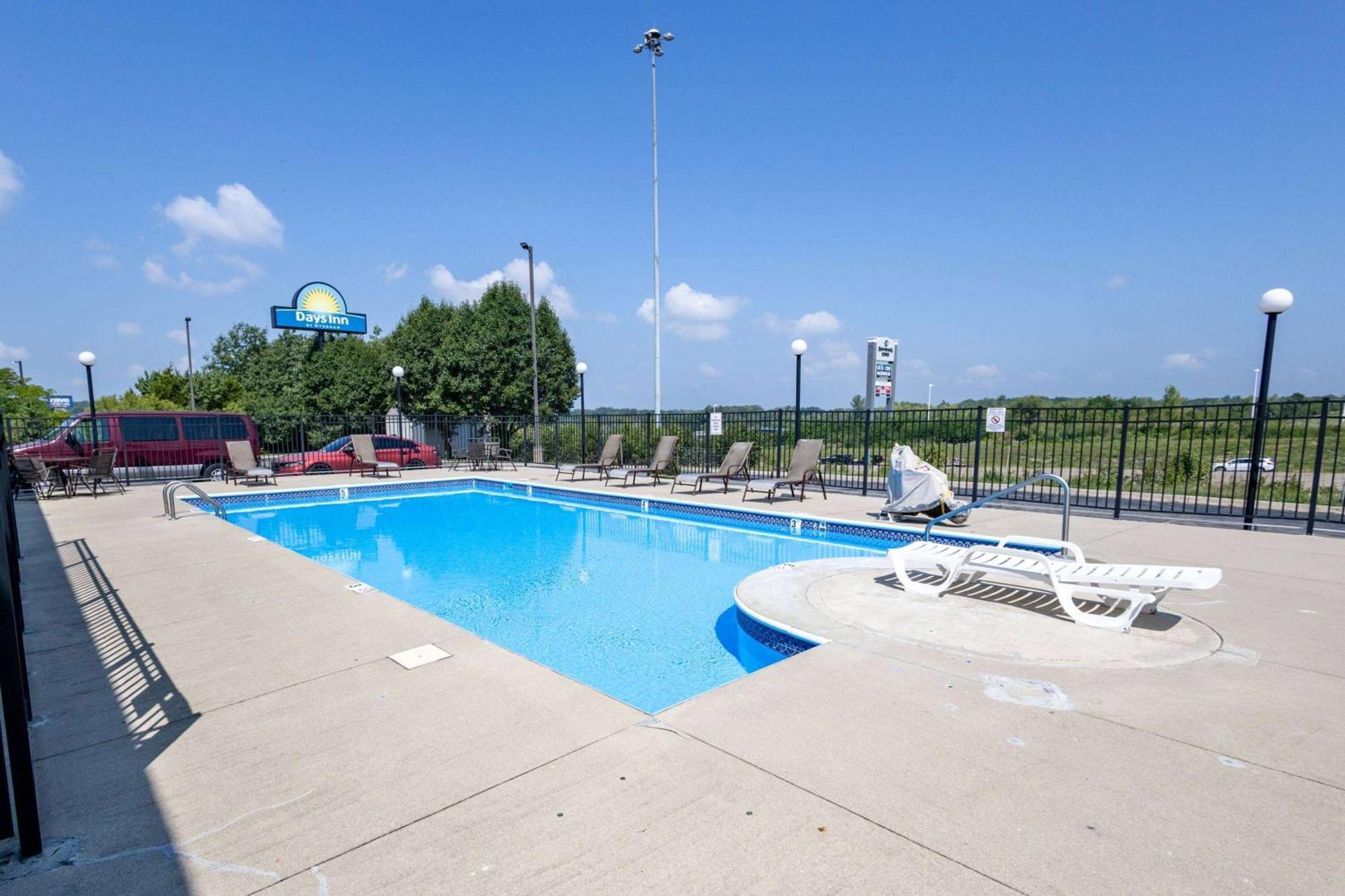 Days Inn By Wyndham Dayton Huber Heights Northeast Εξωτερικό φωτογραφία