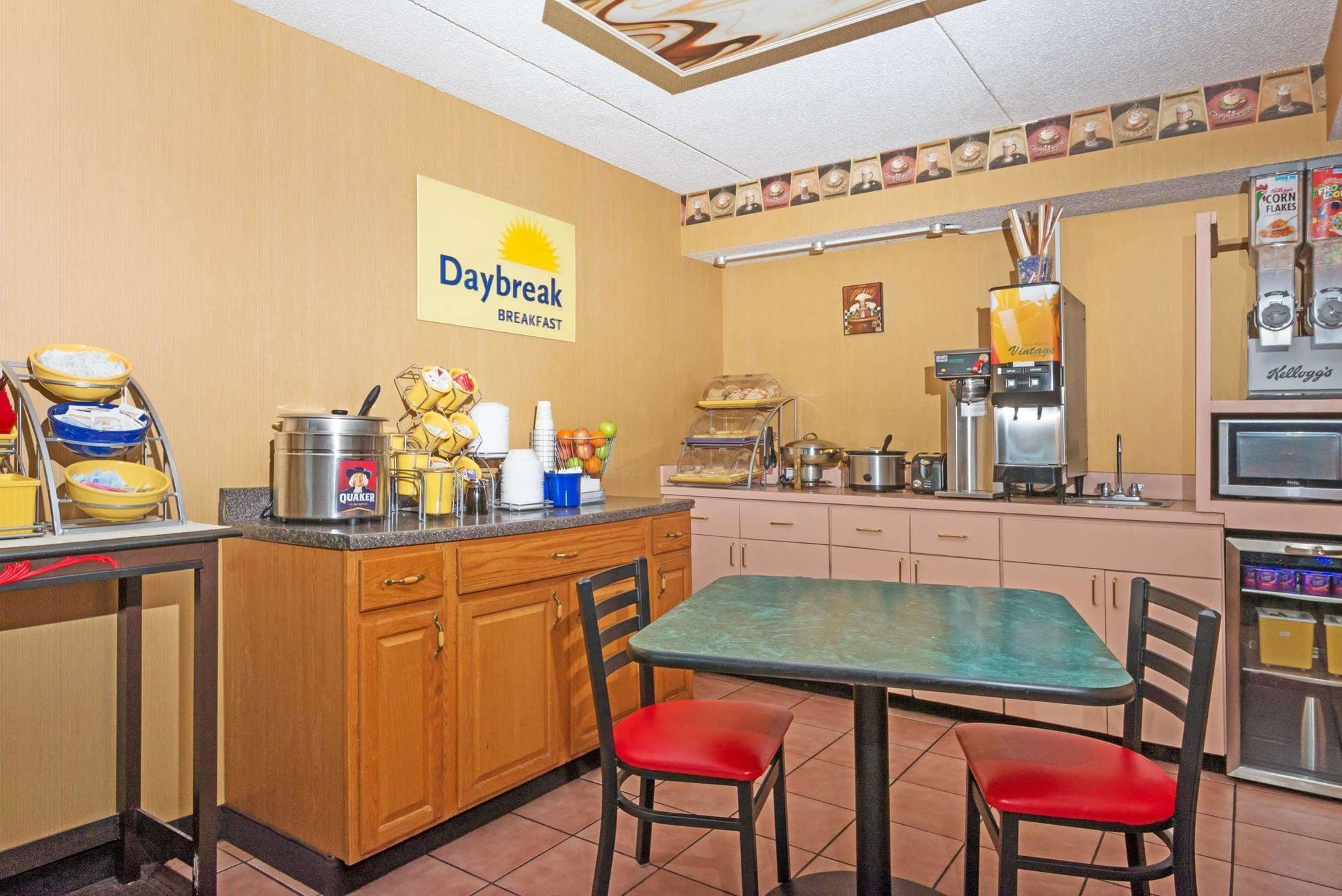Days Inn By Wyndham Dayton Huber Heights Northeast Εξωτερικό φωτογραφία